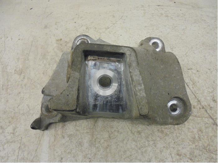 Used Engine mount Ford Ranger 2.2 TDCi 16V Price on request offered by N Kossen Autorecycling BV