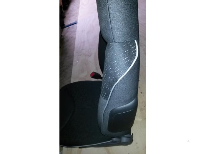 Seat, left from a Peugeot 107 1.0 12V 2009