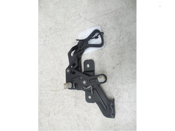 Tailgate lock mechanism from a Ford Ranger 2.2 TDCi 16V 2017
