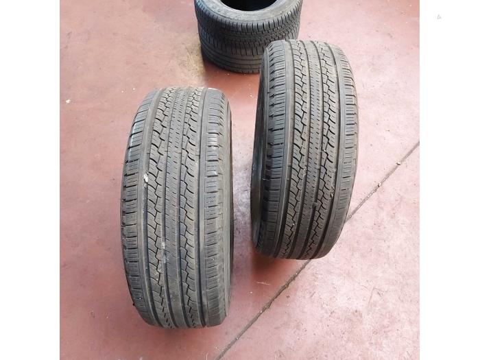 Używane Opona AC Rózne Cena na żądanie oferowane przez N Kossen Autorecycling BV