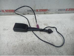 Used Front seatbelt buckle, left Ford Ranger 2.2 TDCi 16V Price on request offered by N Kossen Autorecycling BV