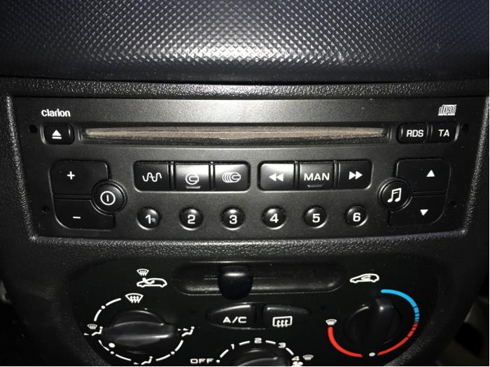 Peugeot 206 PLUS Reproductores de CD y radio stock
