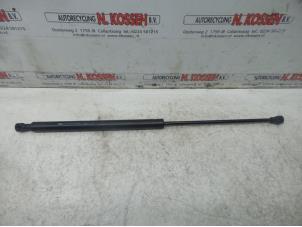 Used Rear gas strut, right Peugeot 206+ (2L/M) 1.4 XS Price on request offered by N Kossen Autorecycling BV