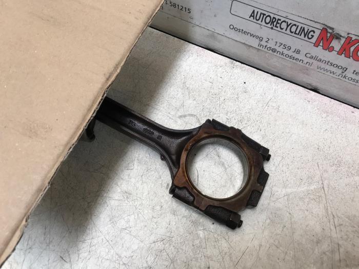 Używane Korbowód Kia Sorento I (JC) 3.5 V6 24V Cena na żądanie oferowane przez N Kossen Autorecycling BV