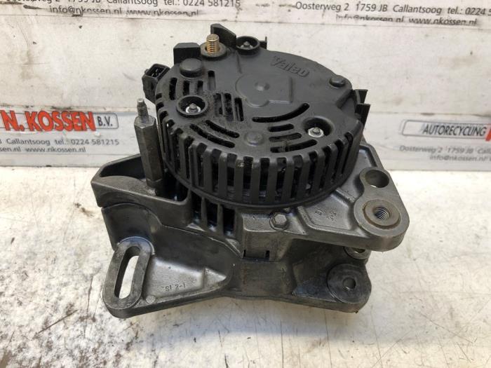 Begagnade Dynamo Volkswagen Transporter/Caravelle T4 1.9 D,Caravelle Pris på förfrågan erbjuds av N Kossen Autorecycling BV