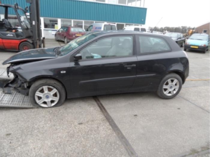 Używane Obrecz Fiat Stilo (192A/B) 1.9 JTD 100 Cena na żądanie oferowane przez N Kossen Autorecycling BV