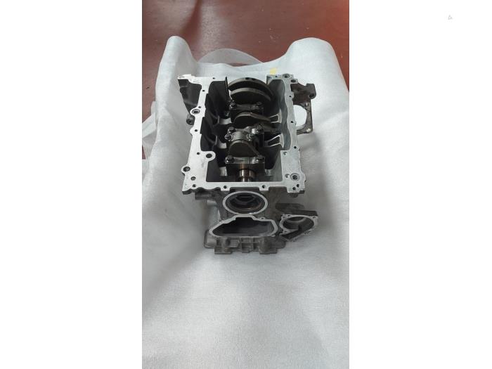 Engine crankcase Peugeot 208 - 9823585180 ZMO1