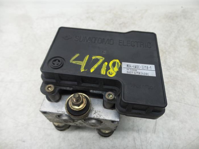 Begagnade ABS-pump Mitsubishi Outlander (CU) 2.0 16V 4x4 Pris på förfrågan erbjuds av N Kossen Autorecycling BV