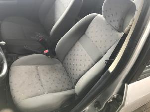 Used Seat, left Hyundai Getz 1.1i 12V Price on request offered by N Kossen Autorecycling BV