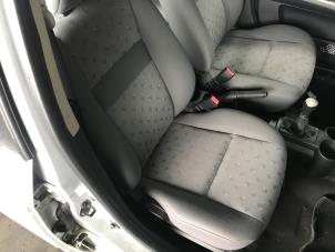 Gebrauchte Sitz rechts Hyundai Getz 1.1i 12V Preis auf Anfrage angeboten von N Kossen Autorecycling BV