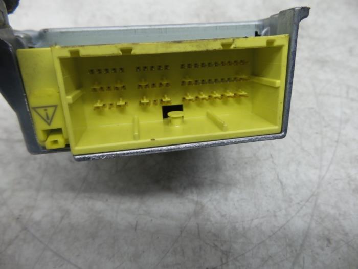 Airbag Module from a Toyota Prius (ZVW3) 1.8 16V 2010