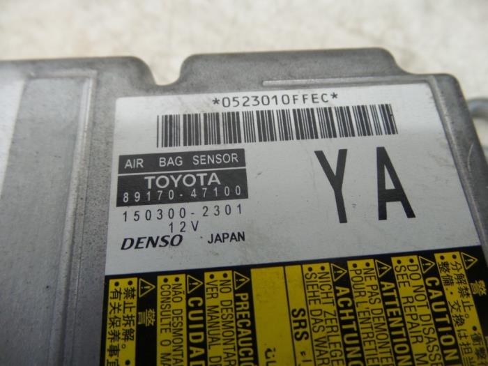 Airbag Module from a Toyota Prius (ZVW3) 1.8 16V 2010