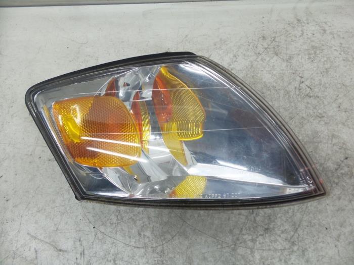 Używane Kierunkowskaz prawy Mazda MPV (LW19/69) 2.0 16V Cena na żądanie oferowane przez N Kossen Autorecycling BV