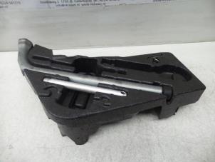 Used Tool set Audi Q7 (4LB) 4.2 TDI V8 32V Price on request offered by N Kossen Autorecycling BV