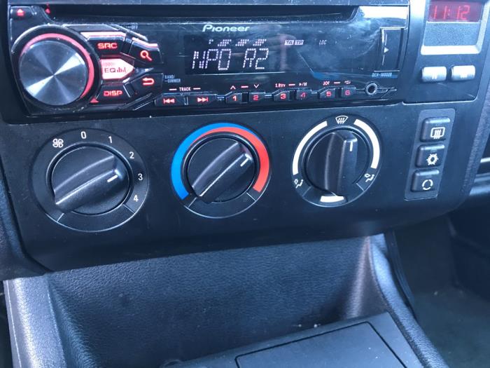 Air conditioning control panel from a BMW 3 serie Compact (E36/5) 316i 2000
