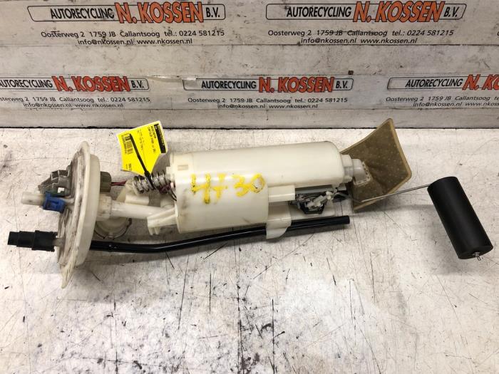 Begagnade Bensinpump Chrysler Voyager/Grand Voyager (RG/RS) 3.3 V6 Pris på förfrågan erbjuds av N Kossen Autorecycling BV