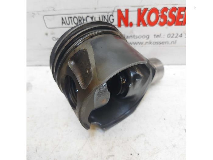 Used Piston Mercedes ML-Klasse Price on request offered by N Kossen Autorecycling BV