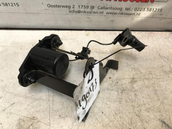 Begagnade Oljenivåsensor Mercedes ML-Klasse Pris på förfrågan erbjuds av N Kossen Autorecycling BV