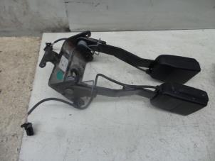 Usagé Insertion ceinture de sécurité arrière centre Renault Grand Scénic III (JZ) 1.4 16V TCe 130 Prix sur demande proposé par N Kossen Autorecycling BV