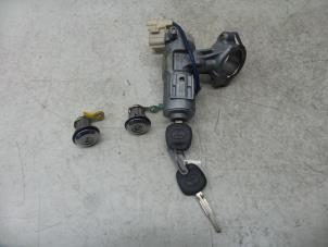 Used Set of locks Toyota Yaris Verso (P2) 1.5 16V Price on request offered by N Kossen Autorecycling BV