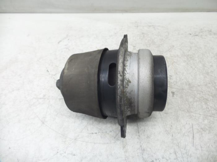Used Engine mount Audi Q7 (4LB) 4.2 TDI V8 32V Price on request offered by N Kossen Autorecycling BV
