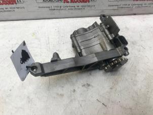 Used Oil pump Mercedes ML-Klasse Price on request offered by N Kossen Autorecycling BV