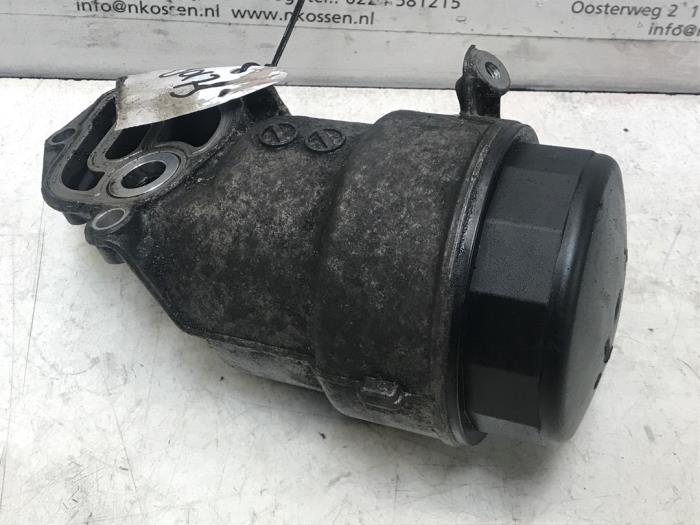Gebrauchte Ölfiltergehäuse Mercedes ML-Klasse Preis auf Anfrage angeboten von N Kossen Autorecycling BV