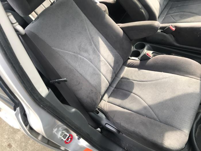 Używane Fotel prawy Mazda MPV (LW19/69) 2.0 CiTD 16V Cena na żądanie oferowane przez N Kossen Autorecycling BV