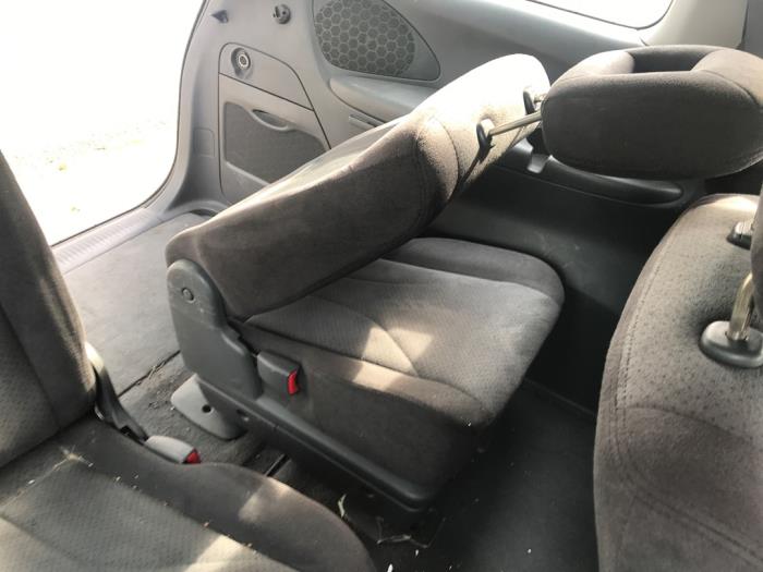 Używane Fotel tylny Mazda MPV (LW19/69) 2.0 CiTD 16V Cena na żądanie oferowane przez N Kossen Autorecycling BV