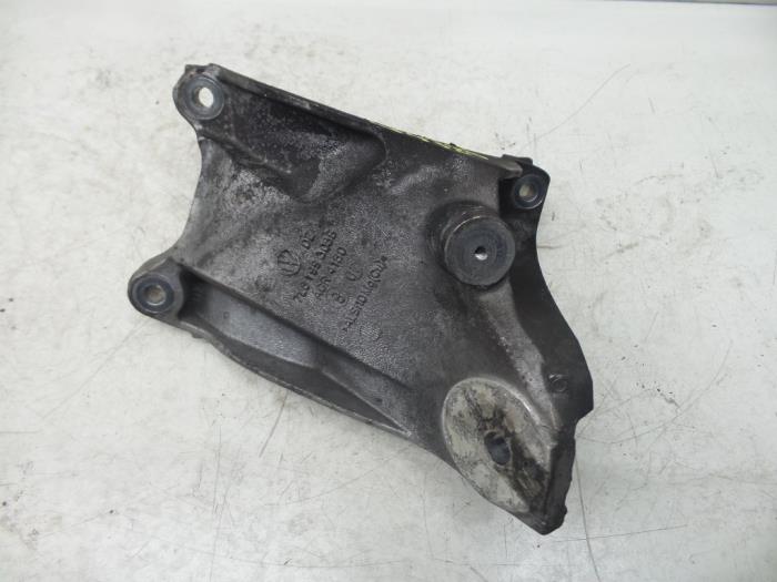 Used Engine mount Audi Q7 (4LB) 4.2 TDI V8 32V Price on request offered by N Kossen Autorecycling BV