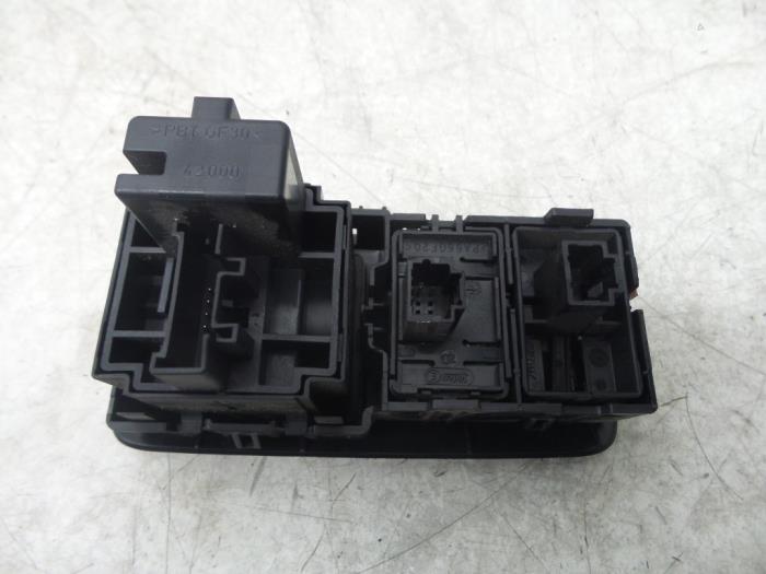 Light switch from a Renault Grand Scénic III (JZ) 1.4 16V TCe 130 2009
