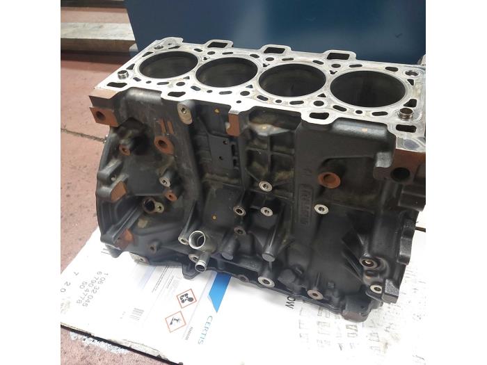 Used Engine crankcase Nissan Navara Price on request offered by N Kossen Autorecycling BV