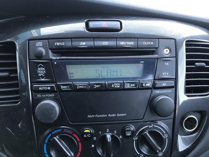 Używane Radioodtwarzacz CD Mazda MPV (LW19/69) 2.0 CiTD 16V Cena na żądanie oferowane przez N Kossen Autorecycling BV
