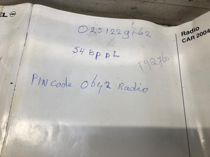 Radio/Cassette d'un Opel Vivaro 1.9 DTI 16V 2004