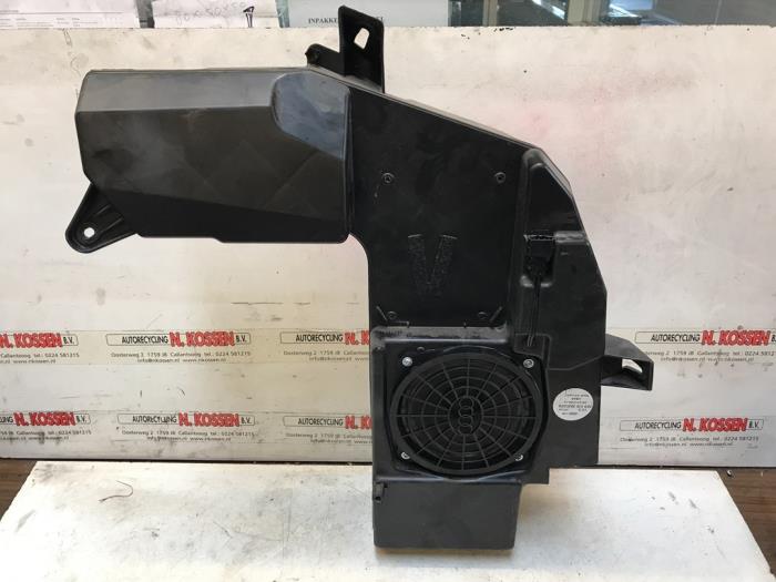 Usagé Caisson de graves Audi A4 Avant (B7) 2.0 TDI Prix sur demande proposé par N Kossen Autorecycling BV