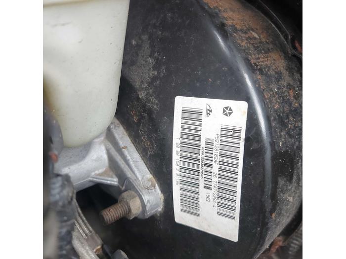 Begagnade Bromsservo Jeep Grand Cherokee (WG/WJ) 2.7 CRD 20V Pris på förfrågan erbjuds av N Kossen Autorecycling BV