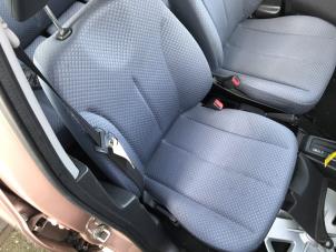 Gebrauchte Sitz rechts Daihatsu YRV (M2) 1.3 16V DVVT Preis auf Anfrage angeboten von N Kossen Autorecycling BV