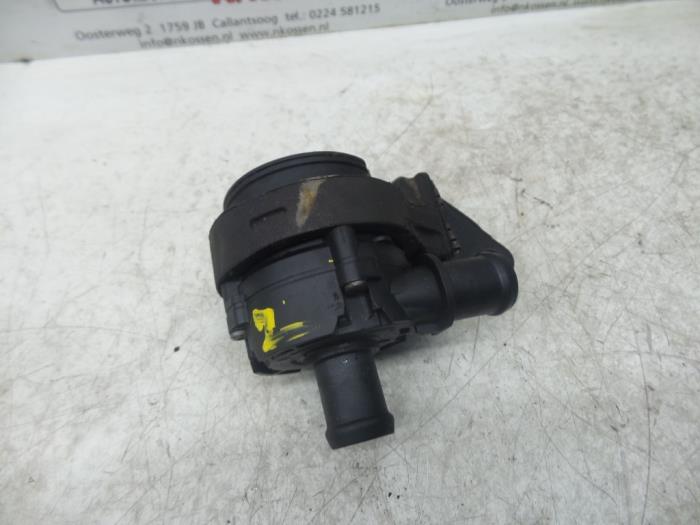 Begagnade Vattenpump Volkswagen Golf VII (AUA) 1.6 TDI BlueMotion 16V Pris på förfrågan erbjuds av N Kossen Autorecycling BV