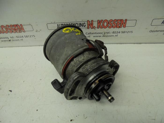 Distributor from a Volkswagen Polo III (6N1) 1.6i 75 1995