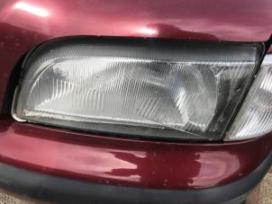 Używane Reflektor lewy Volvo S40 (VS) 1.8 16V Cena na żądanie oferowane przez N Kossen Autorecycling BV