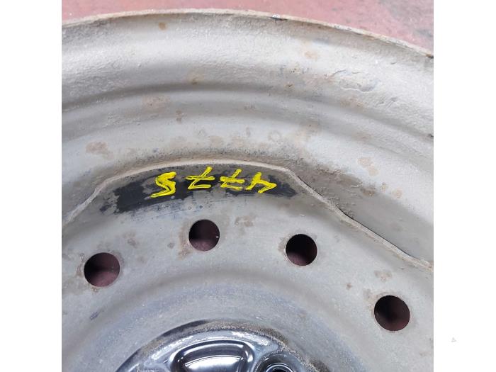 Wheel from a Daihatsu YRV (M2) 1.3 16V DVVT 2004