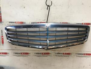 Used Grille Mercedes C (W204) 1.8 C-180 CGI 16V Price on request offered by N Kossen Autorecycling BV