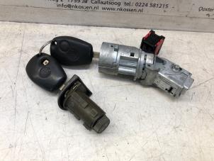 Used Set of cylinder locks (complete) Renault Modus/Grand Modus (JP) 1.4 16V Price on request offered by N Kossen Autorecycling BV