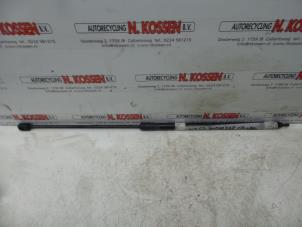 Used Bonnet gas strut, right Renault Megane III CC (EZ) 1.4 16V TCe 130 Price on request offered by N Kossen Autorecycling BV