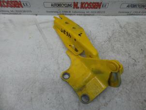 Used Bonnet Hinge Ford Ranger 2.2 TDCi 16V Price on request offered by N Kossen Autorecycling BV