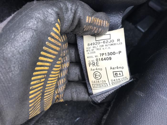 Front seatbelt, right from a Suzuki Swift (ZA/ZC/ZD1/2/3/9) 1.3 VVT 16V 2005