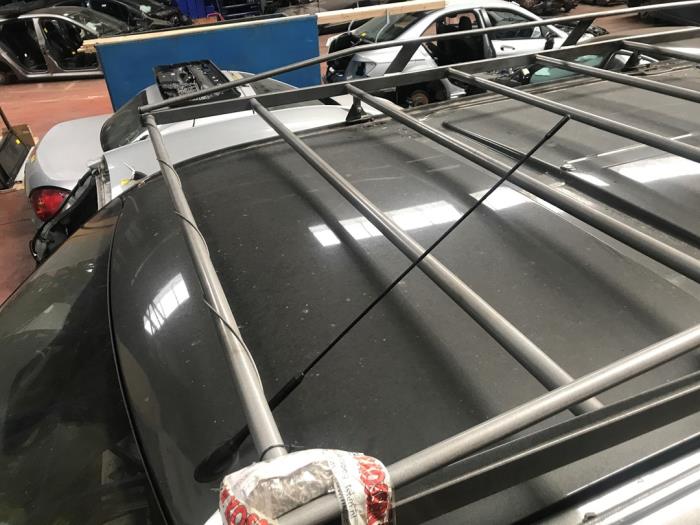 Używane Bat anteny Ford Transit Cena na żądanie oferowane przez N Kossen Autorecycling BV