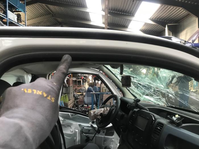 Goma de puerta de 2 puertas derecha de un Opel Vivaro 1.6 CDTi BiTurbo 125 2019