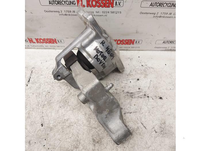 Used Engine mount Opel Vivaro 1.6 CDTi BiTurbo 125 Price on request offered by N Kossen Autorecycling BV