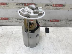Used Electric fuel pump Opel Vivaro 1.6 CDTi BiTurbo 125 Price on request offered by N Kossen Autorecycling BV
